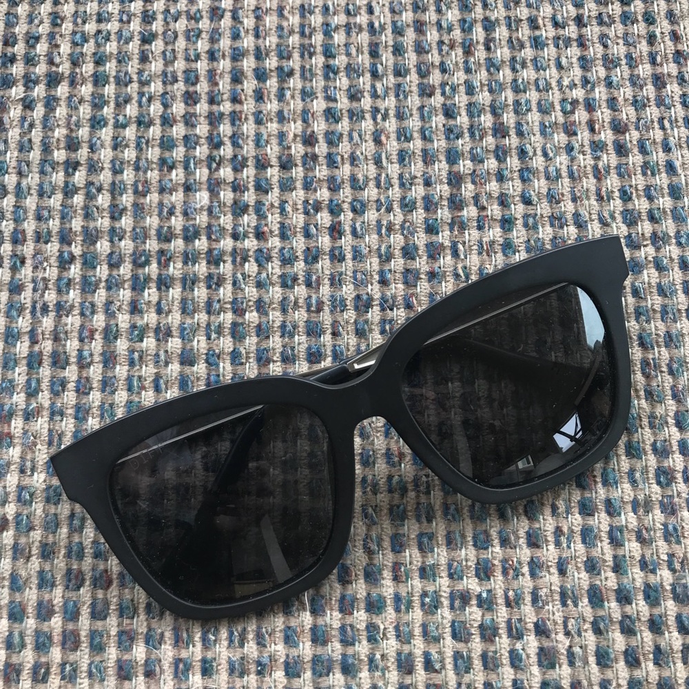 😎 DIFF Bella Polarized Sunglasses 😎